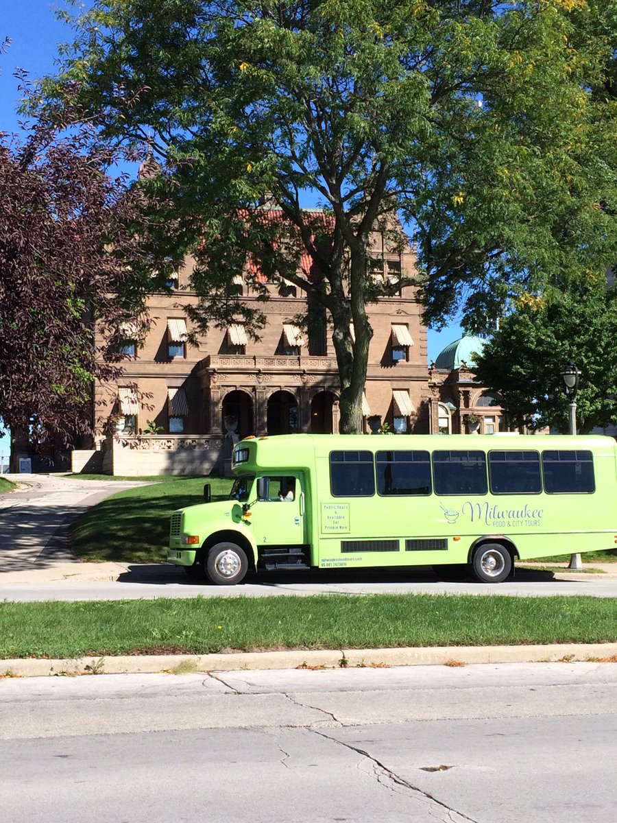  Sightseeing tours highlight Milwaukee's top attractions and neighborhoods, such as the Pabst Mansion, and can be customized to meet the needs of your group. 