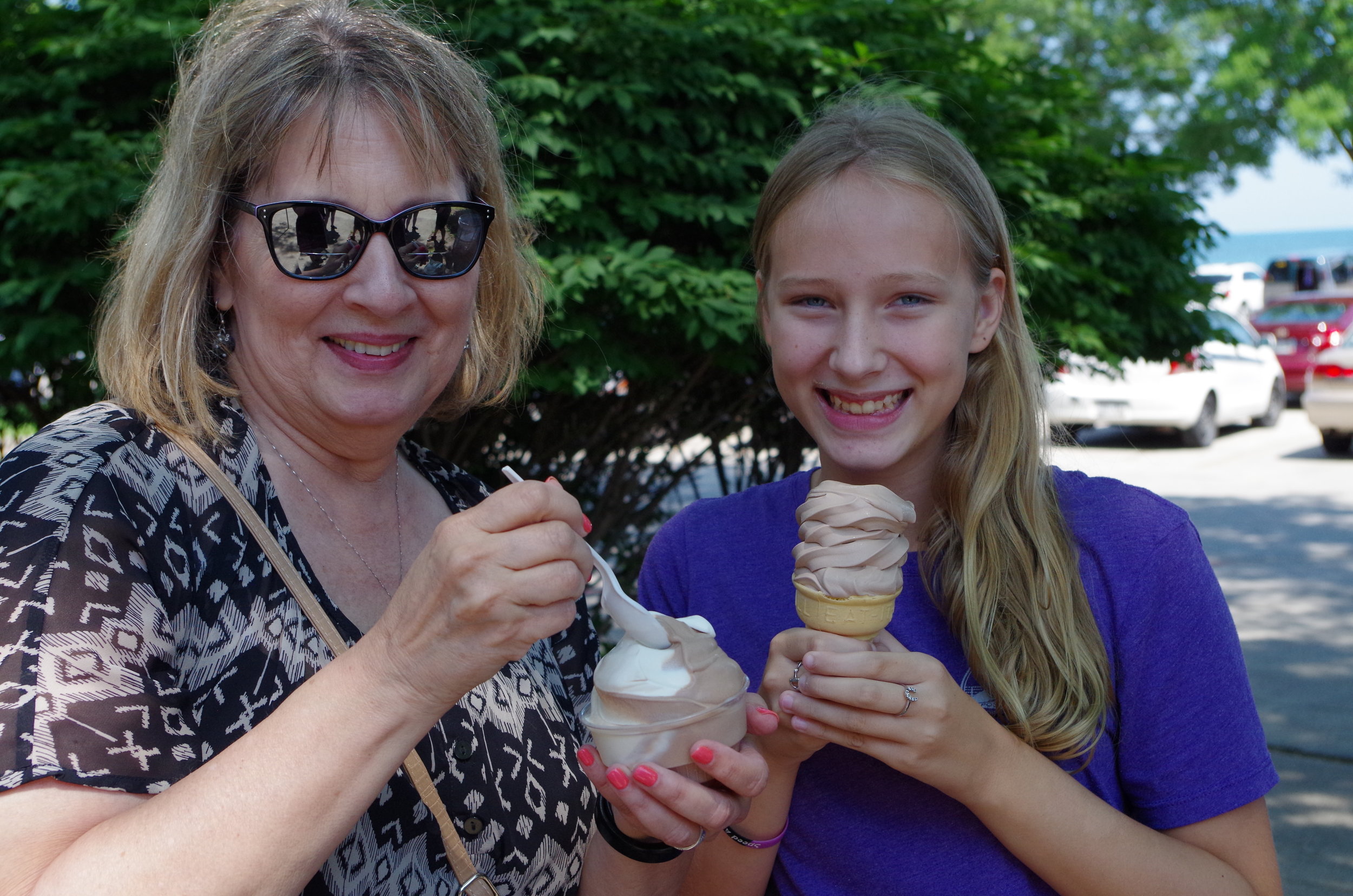  Jill enjoying a custard treat with her grand daughter at the conclusion of their Milwaukee Food & City Tour excursion. 
